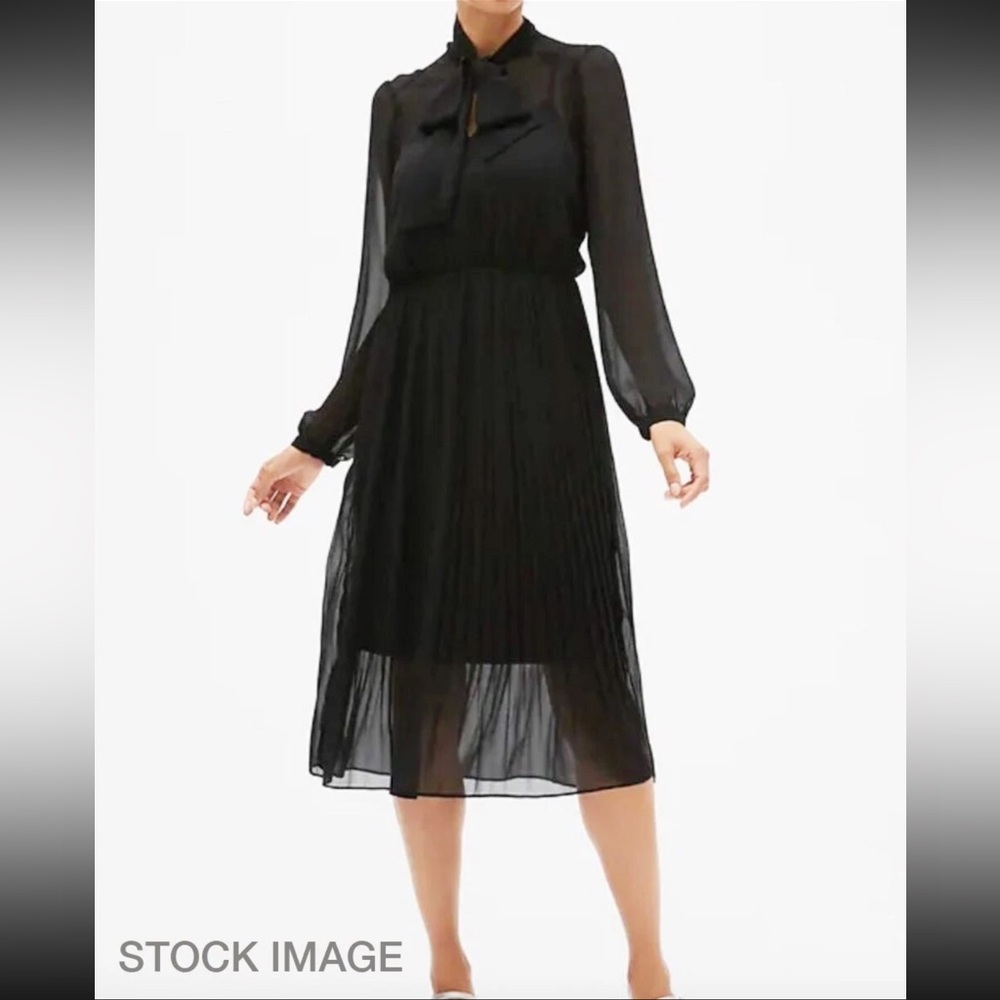 Banana Republic Tie-Neck Pleated Long Sleeve Dress
